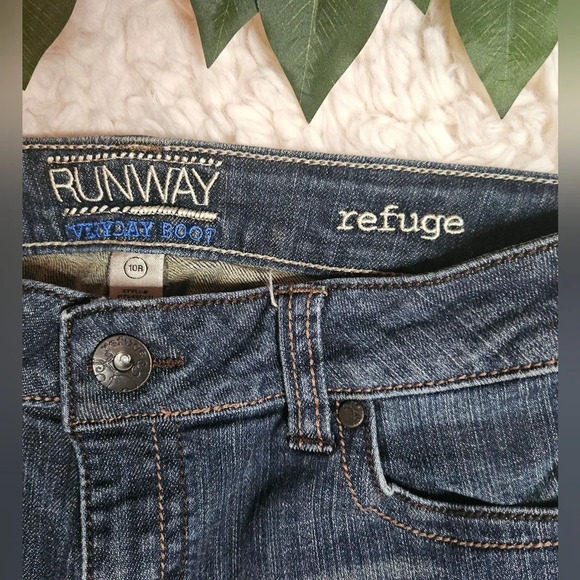 Refuge Runway Everyday Boot Cut Vintage Wash Jeans (NWOT) - Picture 7 of 10